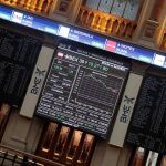 Paneles informativos de la Bolsa de Madrid/Efe