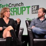 La consejera delegada de YouTube, Susan Wojcicki, a la izquierda