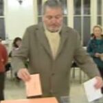 Un interventor de Podemos le niega la mano al ministro de Educación