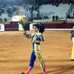 Leo Valadez paseó la única oreja del primer festejo de la feria de Olivenza