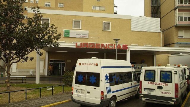 Los afectados denuncian que solicitaron un médico y sólo había disponibles ambulancias para el traslado