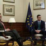 Mariano Rajoy y Pedro Sánchez, durante su reunión en el Congreso de los Diputados