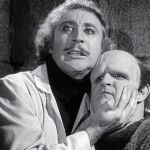 El clásico de Mel Brooks, «El jovencito Frankenstein», parodia la emblemática obra de Mary Shelley