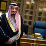 El rey Salman rompe con la gerontocracia saudí
