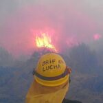 Las brigadas forestales llevan 36 días en huelga indefinida, pero acuden como voluntarios a los incendios, como al que se desató ayer en Orense
