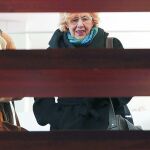 Carmena, ayer, a su llegada a la entrega del premio Clara Campoamor que otorgó el Ayuntamiento