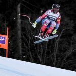 Travis Ganong en pleno vuelo durante el descenso