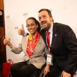 Teresa Perales y Miguel Carballeda, tras su ponencia