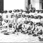 Soldados pertenecientes a los destacamentos destinados en Filipinas con su característico uniforme