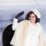 Ha llegado una estrella. Penélope Cruz, caracterizada como Macarena Granada, en «La Reina de España»