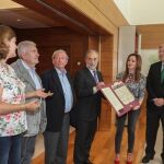 Silvia Clemente durante su encuentro con Antonio Silván y representantes culturales de asociaciones de León