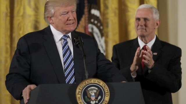 Donald Trump junto a su vicepresidente Mike Pence en la Casa Blanca.