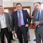 El consejero de Sanidad, Antonio María Sáez, junto a Ramón Morena y a Manuel López en unas jornadas en Soria