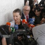 Diana López Pinel, madre de Diana Quer, atiende a los medios tras prestar declaración en el juzgado el pasado viernes
