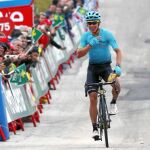 Miguel Ángel López entra victorioso en la meta de Calar Alto