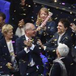 Diputados de Los Verdes celebran la aprobación por mayoría de la legalización del matrimonio del mismo sexo en el Parlamento en Berlín (Alemania)