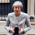 La primera ministra británica, Theresa May, se dirige los medios en el 10 de Downing Street, en Londres/Efe