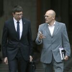 Los consellers de Asuntos Exteriores y Justicia de la Generalitat de Cataluña, Raúl Romeva y Carlés Mundó