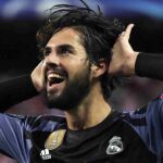 El centrocampista del Real Madrid Isco Alarcón celebra su gol, primero del equipo frente al Atlético de Madrid.