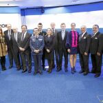 El jurado y los ganadores de la VII edición de los Premios Ussía, tras la ceremonia celebrada el pasado diciembre en la sede madrileña del diario LA RAZÓN