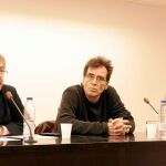 El vicepresidente de la Fundación San Juan Evangelista, Juan Cuesta, junto al contrabajista Miguel Ángel Chastang y la periodista Lucía Taboada,