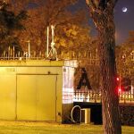 369 microgramos/m3 fue la medición que arrojó la estación situada en las Escuelas Aguirre el miércoles a las 21 horas. Se encuentra junto al número 62 de la calle Alcalá y acumuló esta semana tres días con valores por encima de 200 microgramos.