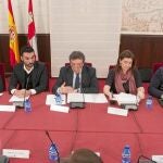 El consejero de la Presidencia, José Antonio de Santiago-Juárez, preside la reunión del Consejo de la Población