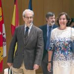María Josefa García Cirac junto al secretario general del instituto Cervantes, Rafael Rodriguez Ponga; el rector de la USAL, Daniel Hernandez Ruipérez, y el alcalde de Salamanca, Alfonso Fernández Mañueco