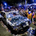 Aspecto de uno de los coches de la Guardia Civil que realizaban un registro con motivo del 1-O en la sede de la consellería de Economía de la Generalitat / Foto: Efe