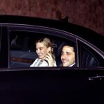 Marta Ortega, heredera del imperio Inditex, y su marido Carlos Torretta a su llegada al banquete nupcial tras su boda, en el centro de hípica Casas Novas, que construyó Amancio Ortega / Foto: Efe