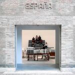 Entrada al Pabellón de España en los Giardini venecianos, en cuyo interior se levantan un conjunto de gradas