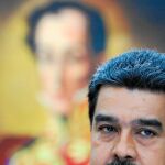 Nicolás Maduro, junto a un retrato de Bolívar durante una rueda de prensa ayer en Caracas