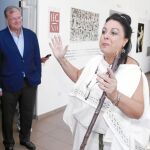 El alcalde Antonio Silván junto a la concejala Margarita Torres contemplan la preparación de un rodaje en la Casona de Puerta Castillo El alcalde Antonio Silván junto a la concejala Margarita Torres contemplan la preparación de un rodaje en la Casona de Puerta Castillo
