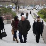 Familiares de las víctimas a su llegada al juicio