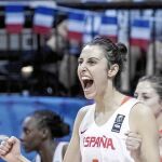 PR09 PRAGA (R.CHECA) 22/06/2017.- La jugadora española Alba Torres (2-d), celebra la victoria tras el partido de cuartos de final del Eurobasket entre España y Letonia disputado en Praga (República Checa) hoy, 22 d junio de 2017. EFE/Martin Divisek