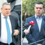 Panos Kammenos, líder del partido nacionalista Griegos Independientes (izq.) y ministro de Defensa, y el primer ministro, Alexis Tsipras, a la salida de la reunión en la que sellaron la ruptura