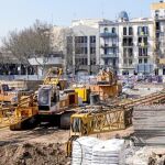 Los vecinos sospechan que el causante de los problemas estructurales es el hotel que se está construyendo en el solar de enfrente. El Ayuntamiento, sin embargo, no lo ha confirmado