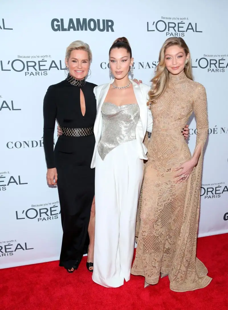 Yolanda Hadid con sus dos hijas, las modelos Gigi y Bella