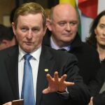 El líder del democristiano Fine Gael (FG), Enda Kenny