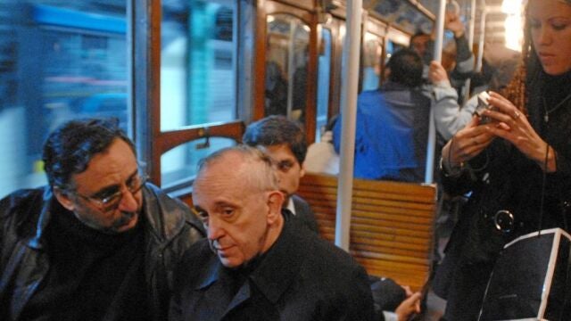 El nuevo Papa utilizaba asiduamente el transporte público en Buenos Aires