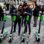 Patinetes Eléctricos en la Ciudad de Madrid / Alberto R. Roldan