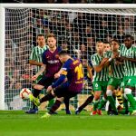 Los secretos de las faltas de Messi: doble efecto, cuerpo inclinado, mirada al balón...