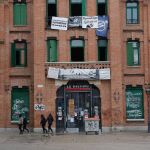 Numerosos simpatizantes se concentraron en el edificio que pertenece al cementerio de La Almudena
