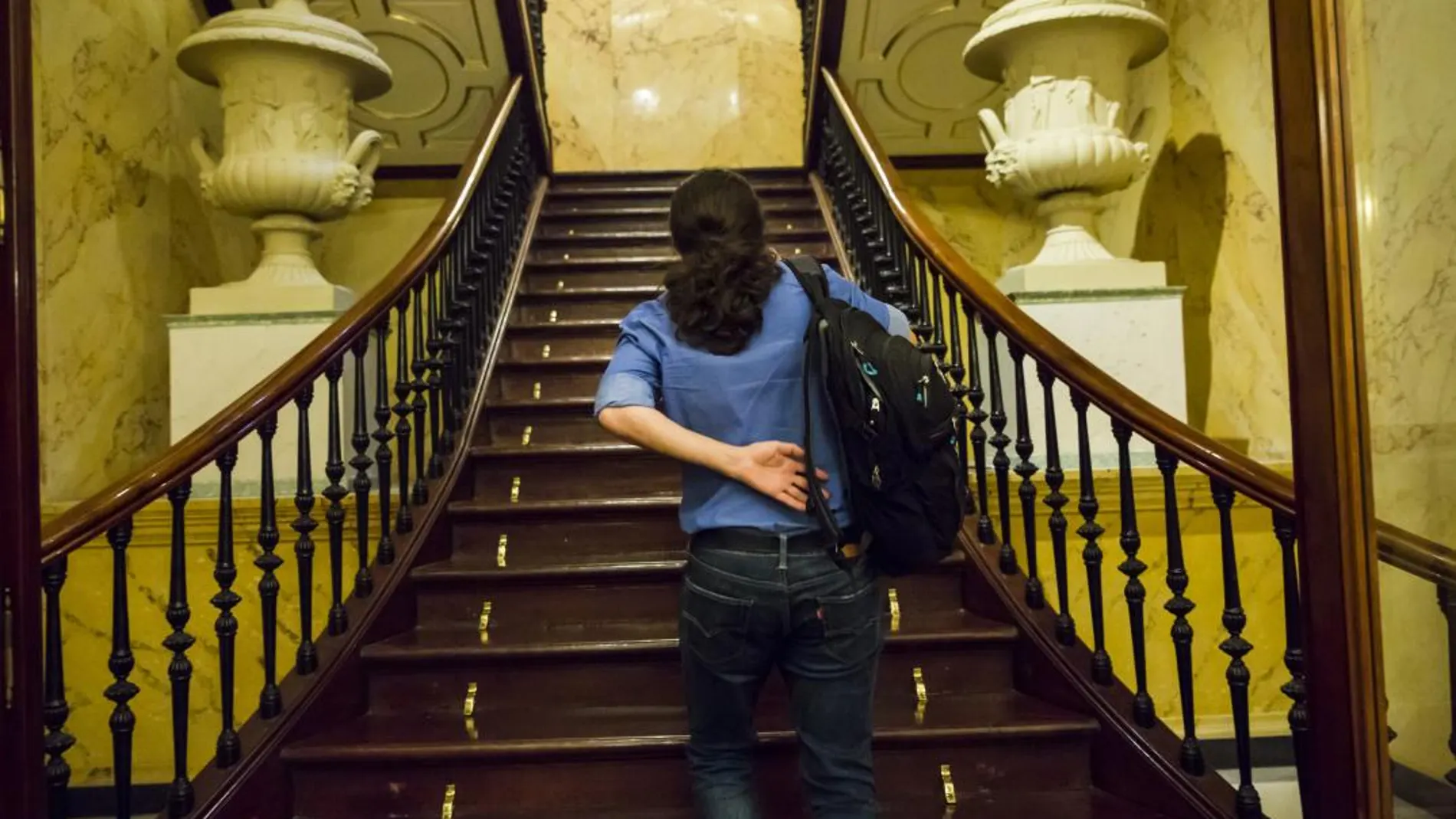 Iglesias sabe desde hace tiempo, y los sondeos internos se lo han venido confirmando, que sólo Carmena garantiza las opciones de conservar Madrid