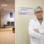 El doctor Martín, director médico del hospital Recoletas de Burgos, donde Mauri dio también a luz a su hija Blanca