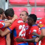 Los jugadores del Numancia celebran el tanto conseguido por Guillermo