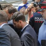 El jugador del FC Barcelona a su salida de los juzgados