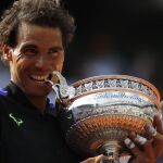 El tenista muerde la ensaladera tras ganar Rolang Garros