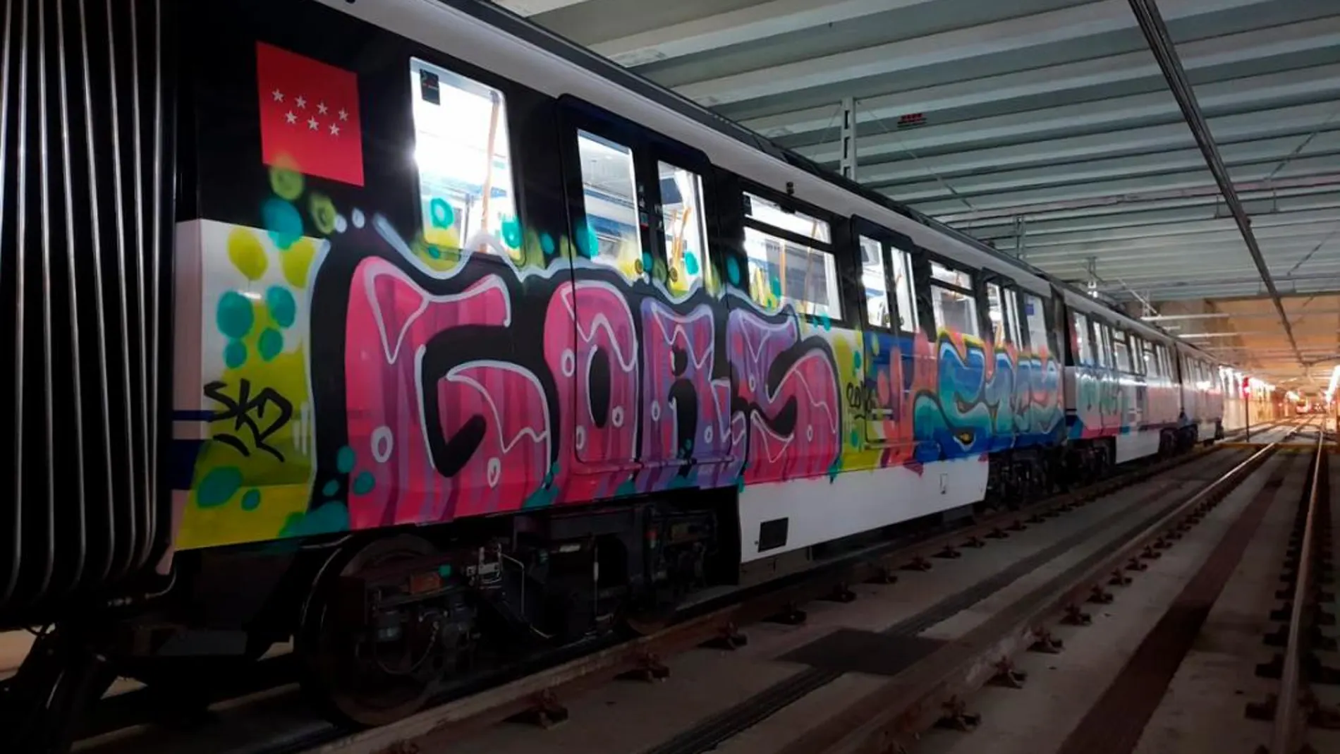 Pintadas en un vagón del metro de Madrid