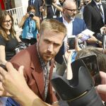 El actor norteamericano Ryan Gosling, que da vida a Neil Armstrong en «First Man», llegó ayer a Venecia y despertó pasiones entre los fans